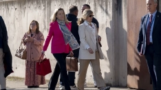 Rosalía Ortega (de blanco), mujer de Bárcenas