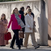 Rosalía Ortega (de blanco), mujer de Bárcenas