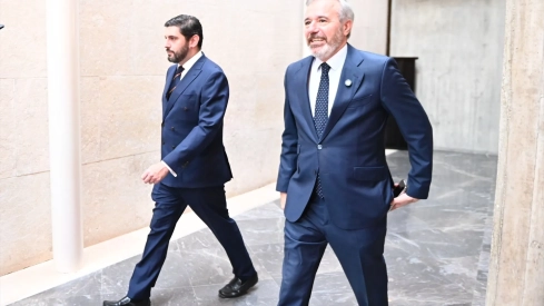 El líder de Vox en Aragón, Alejandro Nolasco, y el presidente de Aragon, Jorge Azcón. Ramón Comet / Europa Press