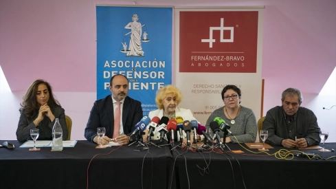 Asociación El Defensor del Paciente, en el centro su presidenta Carmen Flores. Eusebio García del Castillo / Europa Press Asociación El Defensor del Paciente, en el centro su presidenta Carmen Flores. Eusebio García del Castillo / Europa Press