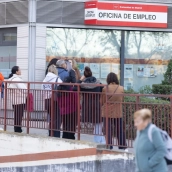 Varias personas hacen cola en una Oficina de Empleo. Eduardo Parra / Europa Press Varias personas hacen cola en una Oficina de Empleo. Eduardo Parra / Europa Press