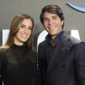 Pablo Castellano junto a María Pombo