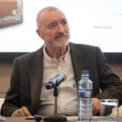 El escritor Arturo Pérez Reverte