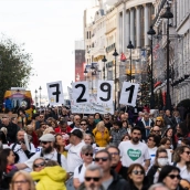 Marea de Residencias se manifiesta en memoria de los 7.291 residentes fallecidos en la pandemia. Matias Chiofalo / Europa Press Marea de Residencias se manifiesta en memoria de los 7.291 residentes fallecidos en la pandemia. Matias Chiofalo / Europa Press