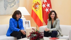 Ayuso y Almudena Lastra, fiscal superior de Madrid. (Foto CAM)