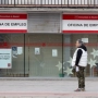 Varias personas hacen cola en una oficina de empleo, a 3 de marzo de 2026. Eduardo Parra / Europa Press