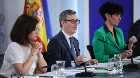 Los ministros Rego, Bolaños y Sáiz (Alejandro Martínez/Europa Press)