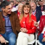 El presidente del Gobierno, Pedro Sánchez, junto a su mujer, Begoña Gómez y  la vicepresidenta primera del Gobierno y vicesecretaria general del PSOE, María Jesús Montero
