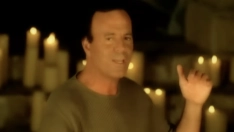 Extrabajadoras denuncian agresiones sexuales de Julio Iglesias en 2021