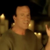 Extrabajadoras denuncian agresiones sexuales de Julio Iglesias en 2021