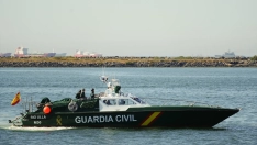 Embarcación de la Guardia Civil en el puerto de Huelva. Francisco J. Olmo / Europa Press