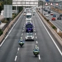 El convoy con los pasajeros españoles se dirige por la A2 al Hospital Central de la Defensa Gómez Ulla, a 10 de mayo de 2026, en Madrid (España) / EuropaPress
