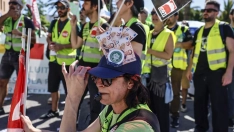 Protesta del sector educativo frente a la Conselleria de Educación, Cultura y Universidades - EuropaPress