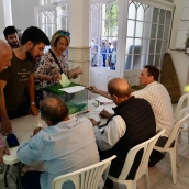 Tres colegios electorales amplían el horario de votación por retrasos en la apertura - EuropaPress