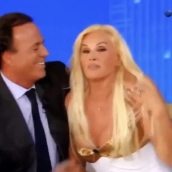 El pasado televisivo de Julio Iglesias, bajo nueva mirada