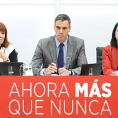 La presidenta del PSOE, Cristina Narbona, el presidente del Gobierno, Pedro Sánchez y la secretaria de Organización del PSOE, Rebeca Torró Soler. Marta Fernández / Europa Press