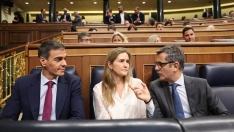 Sánchez, este miércoles, junto a Aegesen y Bolaños (Marta Fernández/Europa Press)