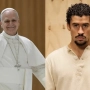 El Papa León XIV y Bad Bunny. 