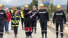 La ministra Robles con mandos de la UME durante la dana de Valencia