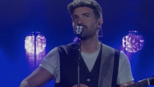 Pablo Alborán se despide de Madrid visiblemente emocionado antes de cantar 'Solamente tú': "Ya no me pertenece, os pertenece a vosotros"