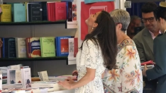 La Reina Letizia inaugura la 85ª Feria del Libro de Madrid marcada por el humor, la visita del Papa y los grandes eventos en la capital