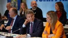 El secretario general del PP, Miguel Tellado; el presidente del Partido Popular, Alberto Núñez Feijóo, y la vicesecretaria de Coordinación Sectorial del PP, Alma Ezcurra. Alejandro Martínez Vélez / Europa Press