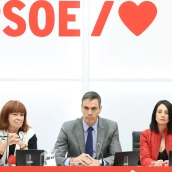 La presidenta del PSOE, Cristina Narbona, el presidente del Gobierno, Pedro Sánchez y la secretaria de Organización del PSOE, Rebeca Torró . Marta Fernández / Europa Press