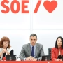 La presidenta del PSOE, Cristina Narbona, el presidente del Gobierno, Pedro Sánchez y la secretaria de Organización del PSOE, Rebeca Torró . Marta Fernández / Europa Press
