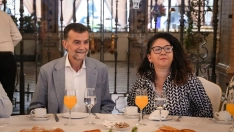 El candidato de Por Andalucía a la Presidencia de la Junta, Antonio Maíllo, junto a la coordinadora general de Podemos Andalucía, Raquel Martínez . María José López / Europa Press