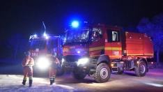 Varios efectivos de la UME colaboran en la extinción del incendio en Los Garres. DIMA / Europa Press