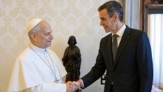 Sánchez y el papa León XIV coincidirán en Canarias en un viaje con la migración como eje central