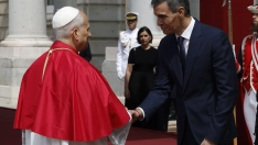 EuropaPress 7576230 pedro sanchez asiste ceremonia bienvenida papa leon xiv palacio real junio