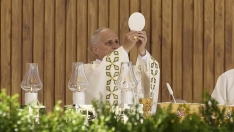 El Papa León XIV preside la misa de la festividad del Corpus Christi, en la Plaza de Cibeles. Jesús Hellín/Pool / Europa Press
