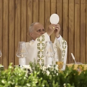 EuropaPress 7578871 papa leon xiv preside misa festividad corpus christi plaza cibeles plaza