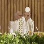 El Papa León XIV preside la misa de la festividad del Corpus Christi, en la Plaza de Cibeles. Jesús Hellín/Pool / Europa Press