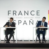 EuropaPress 4934739 presidente francia emmanuel macron presidente gobierno pedro sanchez firma