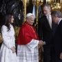 Feijóo saludando a León XIV (J.J Guillén/EFE-Pool)
