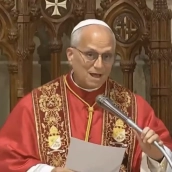 El papa León XIV inicia en catalán la misa en la catedral de Barcelona: "Estimats germans i germanes..."