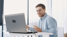 La formación online acreditada gana peso entre los profesionales que buscan mejorar su empleabilidad en 2026
