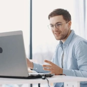 La formación online acreditada gana peso entre los profesionales que buscan mejorar su empleabilidad en 2026