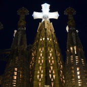 La 1 hace brillar las audiencias con el espectáculo de luces de la Sagrada Familia en la despedida del papa León XIV La 1 hace brillar las audiencias con el espectáculo de luces de la Sagrada Familia en la despedida del papa León XIV