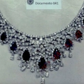 Las joyas encontradas en la caja fuerte del expresidente José Luis Rodríguez Zapatero. (RTVE)