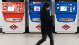 La Comunidad de Madrid exigirá estar empadronado para obtener o renovar el abono transporte personal a partir del 15 de junio. Eduardo Parra / Europa Press La Comunidad de Madrid exigirá estar empadronado para obtener o renovar el abono transporte personal a partir del 15 de junio. Eduardo Parra / Europa Press
