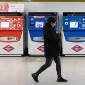 La Comunidad de Madrid exigirá estar empadronado para obtener o renovar el abono transporte personal a partir del 15 de junio. Eduardo Parra / Europa Press La Comunidad de Madrid exigirá estar empadronado para obtener o renovar el abono transporte personal a partir del 15 de junio. Eduardo Parra / Europa Press