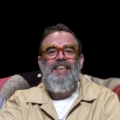 El escritor, guionista y crítico, Bop Pop.