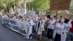 Médicos y facultativos durante una concentración frente a la Consejería de Sanidad. Alberto Ortega / Europa Press