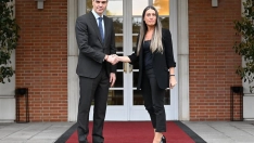 Sánchez y la portavoz de Junts, Miriam Nogueras, en La Moncloa