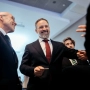 El presidente de Vox y de Patriots Party, Santiago Abascal (d), atiende a los medios en el Parlamento Europeo el pasado febrero. Gabriel Luengas / Europa Press