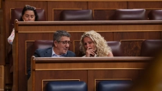 El portavoz del PSOE en el Congreso, Patxi López, y la portavoz de la Comisión Ejecutiva Federal (CEF) del PSOE, Montse Mínguez.Matias Chiofalo / Europa Press