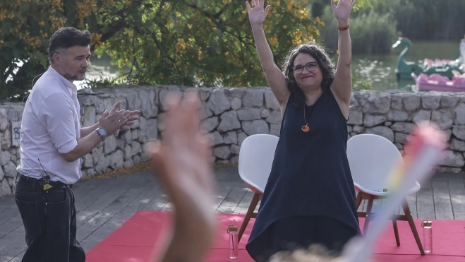 La exvicepresidenta de la Generalitat Valenciana, Mónica Oltra y el portavoz de ERC en el Congreso, Gabriel Rufián, durante la celebración del acto público de debate político ‘València Espai de Trobada’. Rober Solsona / Europa Press La exvicepresidenta de la Generalitat Valenciana, Mónica Oltra y el portavoz de ERC en el Congreso, Gabriel Rufián, durante la celebración del acto público de debate político ‘València Espai de Trobada’. Rober Solsona / Europa Press